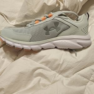 UNDER ARMOUR Charged Assert 9 Marble. Size 7.